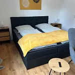 1 Naehe Uni *